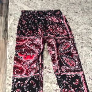 K-Deer Yoga Capri Leggings Delancy design
